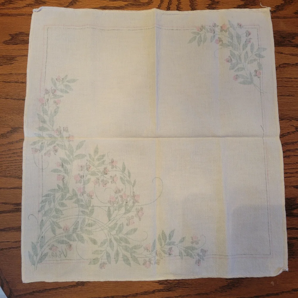 Vera Neumann Vintage Linen (?) Napkins (3) ~ Red Flowers Green Foliage ~ Pretty!